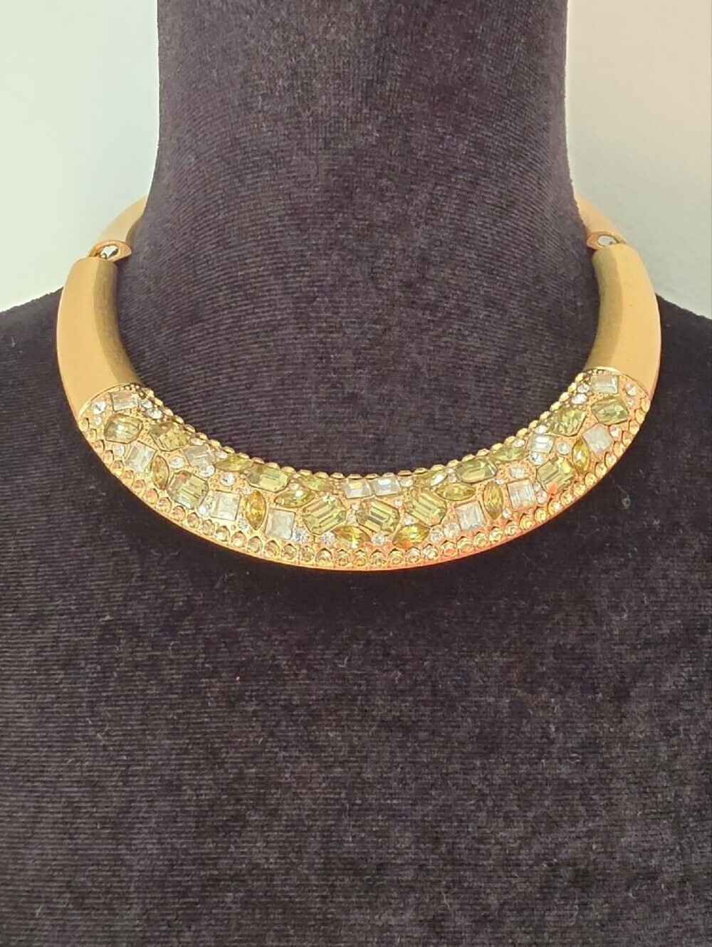 Gold Crystal Collar Necklace - Women Jewelry - Picture 2 of 8